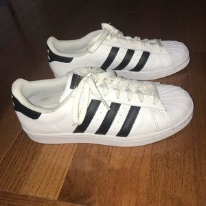 Women’s 8.5 Adidas allstars worn once